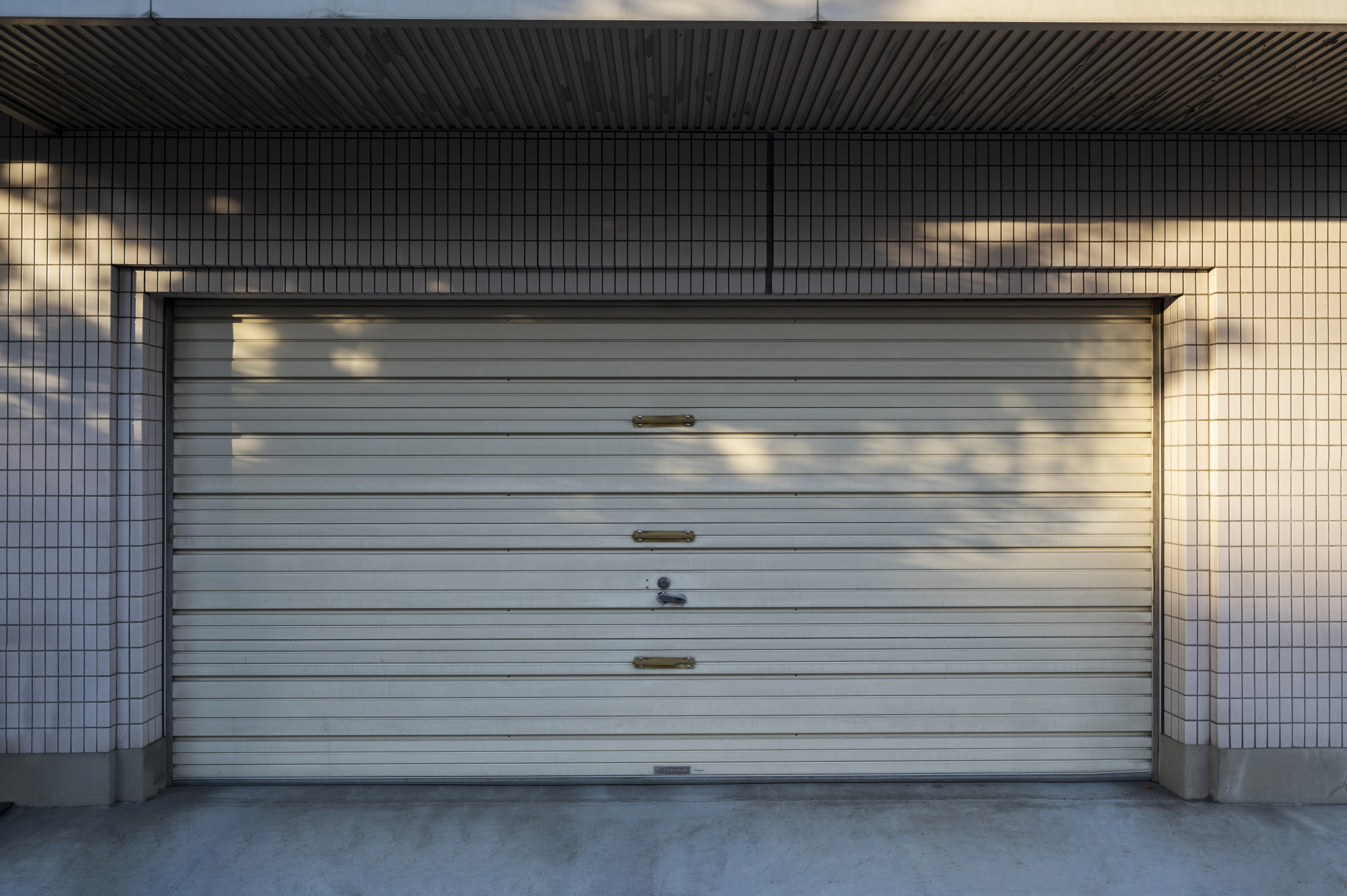 Professional garage door repair and installation in Miami, FL
